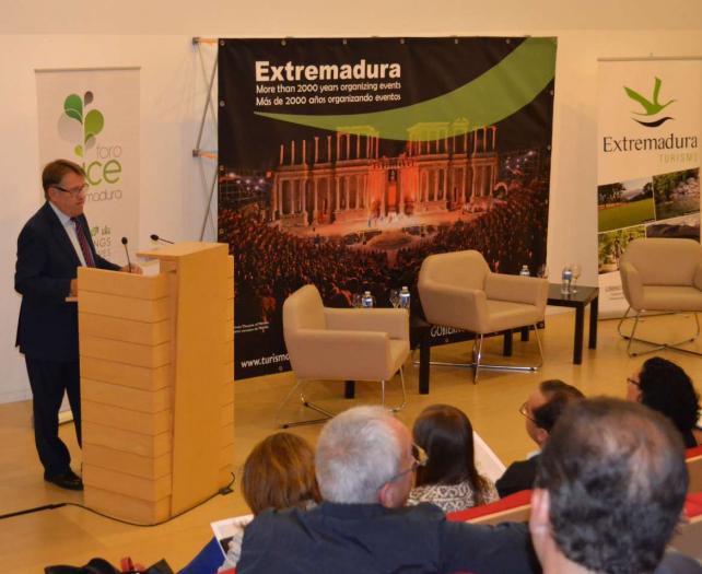 Del Moral subraya el potencial de crecimiento a corto plazo del turismo de negocios en Extremadura