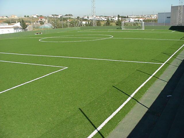 Valencia de Alcántara espera que los vecinos puedan disfrutar del nuevo campo de fútbol antes de 2015