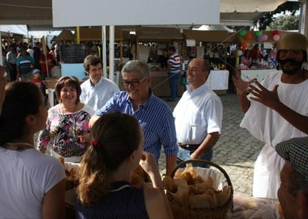 Panaderos lusos elaboran en Idanha a Velha el pan «casqueiro» más grande de Portugal