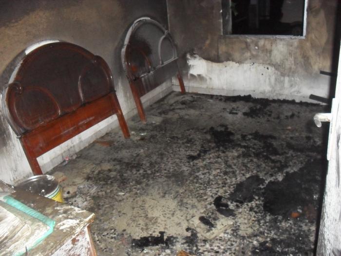 La Guardia Civil rescata a dos personas del interior de una vivienda en llamas en Barquilla de Pinares