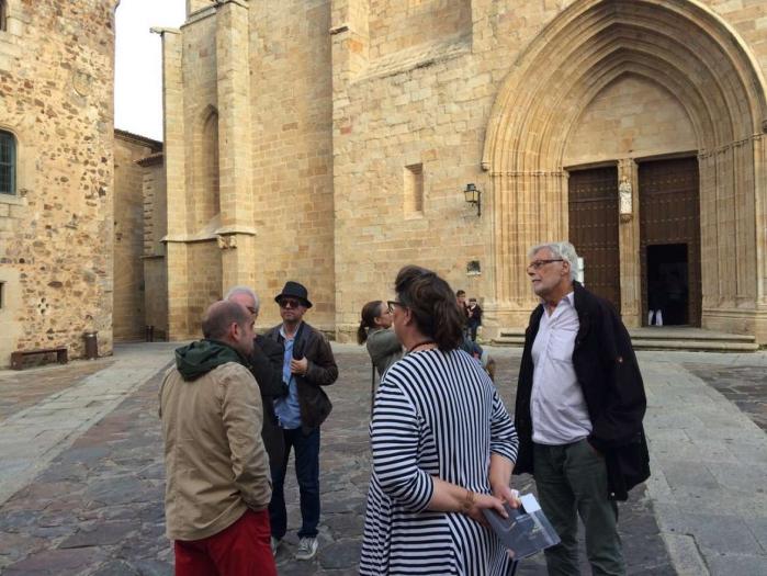 Periodistas alemanes descubren el legado romano y el arte de vanguardia de Extremadura