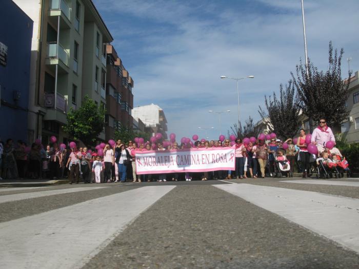 Más de 1.000 personas se congregan en la II Marcha Rosa contra el cáncer de mama en Moraleja