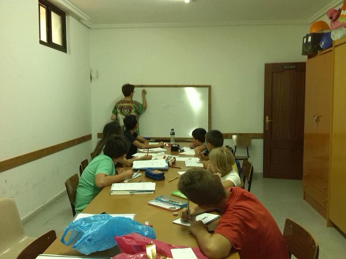 Cáritas Interparroquial apuesta por la integración social mediante la alfabetización en Coria