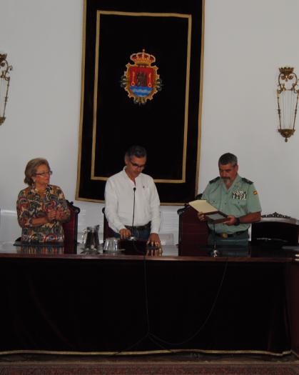 El Ayuntamiento de Valencia de Alcántara homenajea a Antonio Núñez por su buena labor en la Guardia Civil