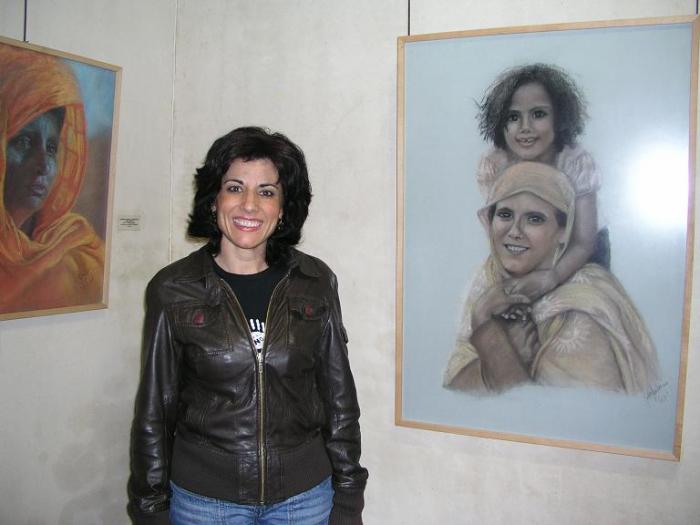La pintora cauriense, Julia Amalia Sánchez, expone 9 cuadros de pintura en el museo de la cárcel real