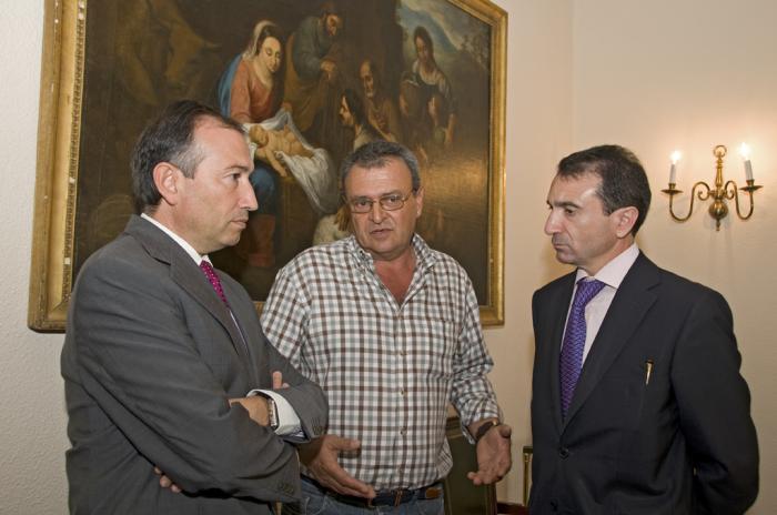 Diputación y CHT trasladan a Vegaviana su “compromiso firme” en el arreglo de dos carreteras de la localidad