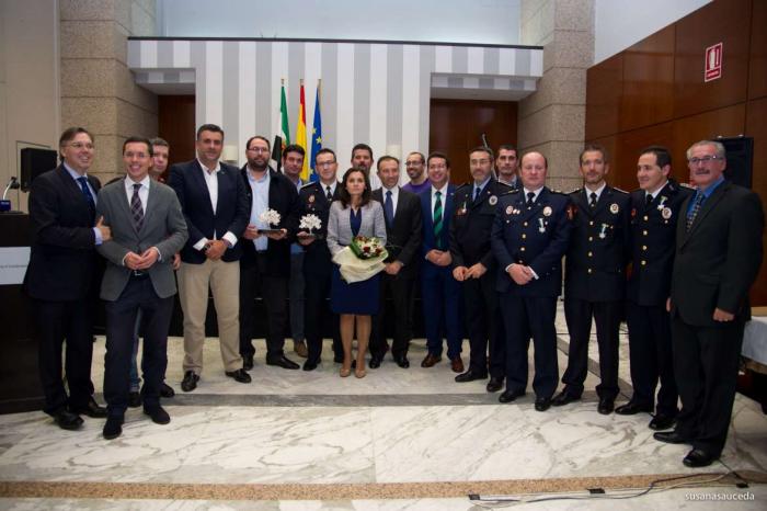El Gobierno de Extremadura organiza el primer acto público para condecorar a 300 policías locales