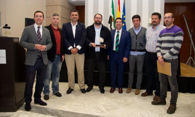 Dos policías caurienses reciben el Premio al Reconocimiento de la Policía Local de Extremadura