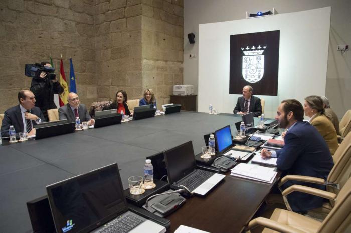 Teniente asegura que Monago pondrá «el listón más alto en materia de transparencia en España»