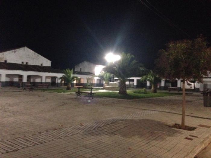 Rincón del Obispo estrena luminaria tras una avería que fundió el alumbrado público de la pedanía