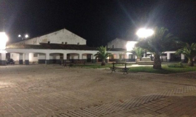 Rincón del Obispo estrena luminaria tras una avería que fundió el alumbrado público de la pedanía