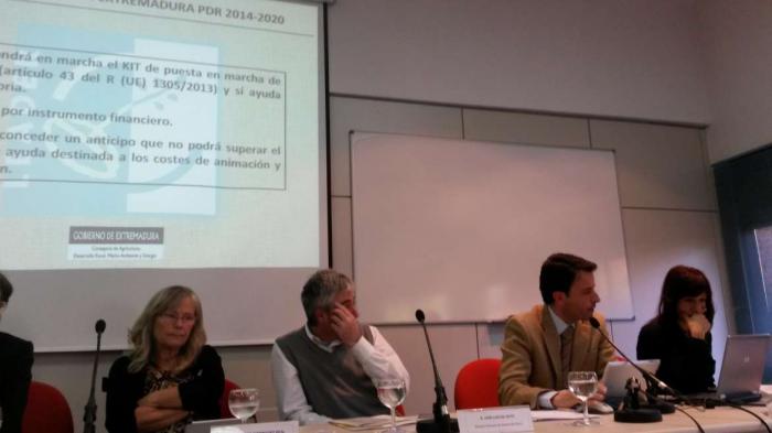 Gil Soto expone los planteamientos generales para el Desarrollo Local 2014-2020 en Extremadura