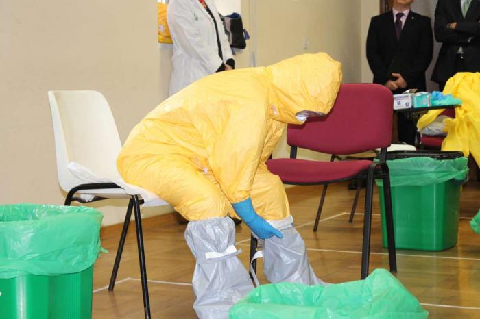 El SES forma a más de 5.800 profesionales en ébola y distribuye 1.166 equipos de protección individual