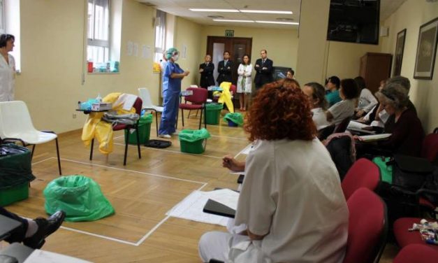 El SES forma a más de 5.800 profesionales en ébola y distribuye 1.166 equipos de protección individual