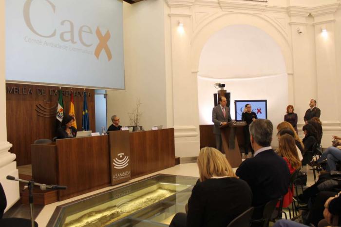 El Gobierno regional creará por decreto el Consejo Asesor de la Infección por el VIH y el SIDA de Extremadura