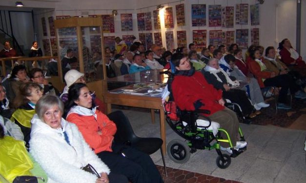 Más de 200 personas acuden a la gala de Axpay en Coria para homenajear a las personas con discapacidad