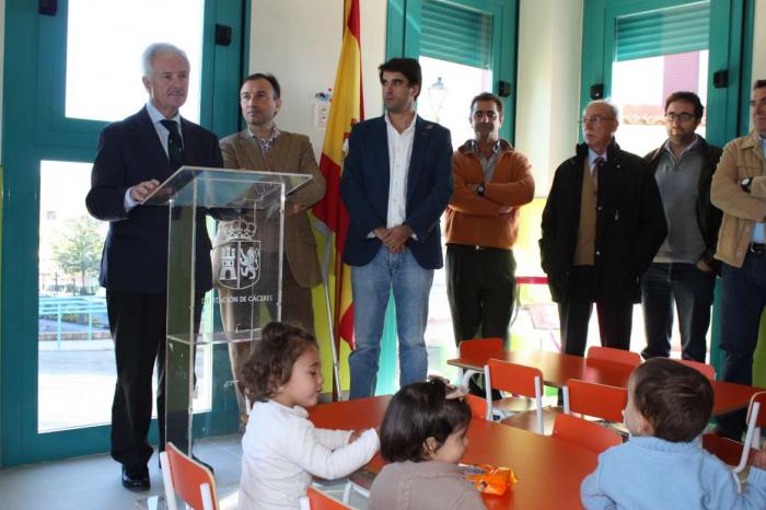 Díez Solís reitera la fuerte apuesta por la educación del Gobierno en Torrejoncillo