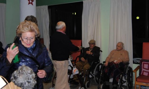 El equipo de Gobierno de Valencia de Alcántara visita a los ancianos de las residencias de la localidad