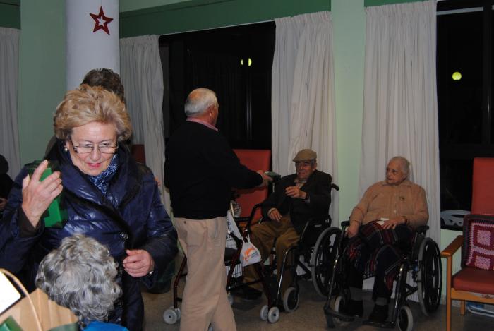 El equipo de Gobierno de Valencia de Alcántara visita a los ancianos de las residencias de la localidad