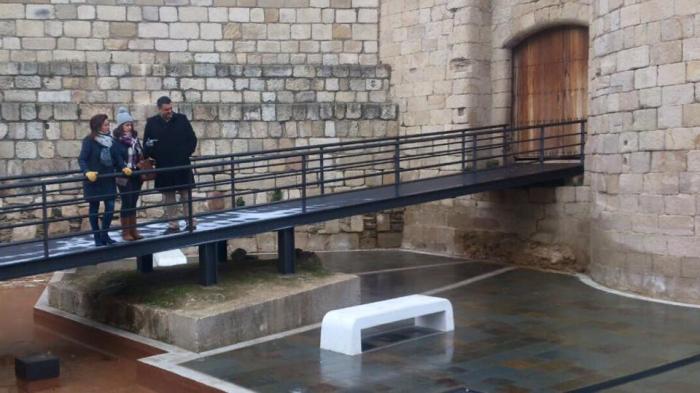 El Ayuntamiento de Coria y Adesval invierten 80.000 euros en el foso del Castillo de los Duques de Alba