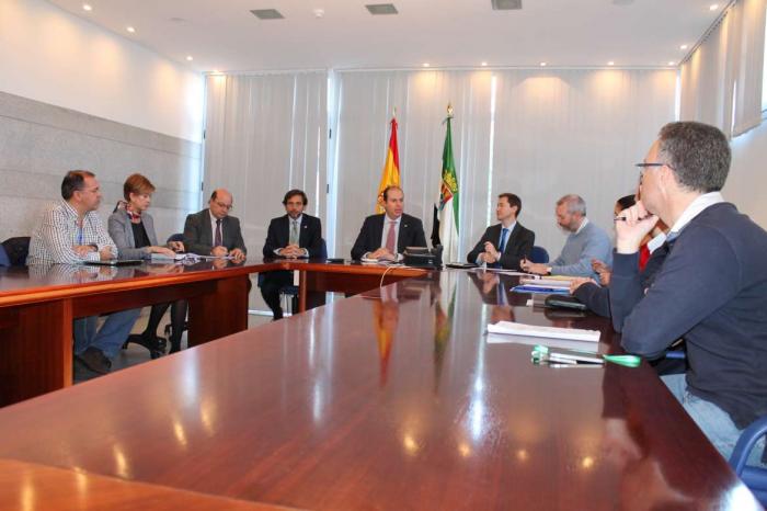 Hernández Carrón se reúne con la Comisión Fármaco-Terapéutica de la Hepatitis C para recabar sus propuestas
