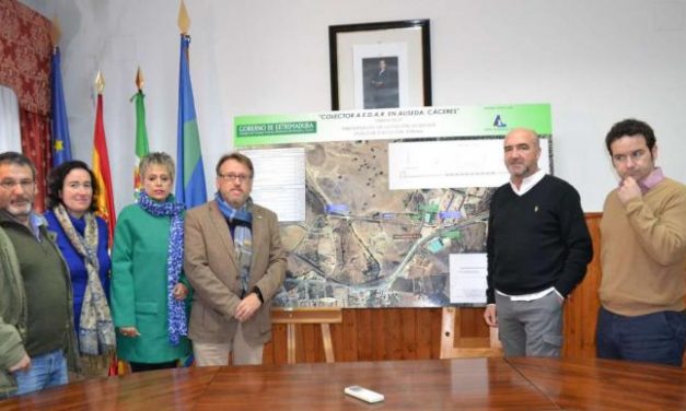 El consejero de Fomento presenta mejoras hidráulicas en Valdesalor y Aliseda, con 500.000 euros de inversión