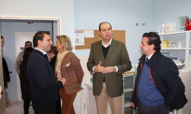 Hernández Carrón inaugura las nuevas instalaciones del centro residencial ‘San Blas’ de Moraleja