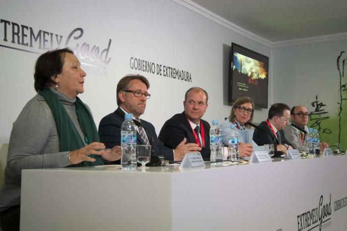 Monago presenta en Fitur la Agenda Cultural Única de Extremadura con un total de 130 eventos