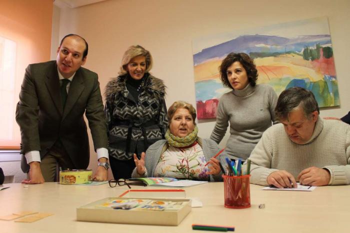 Hernández Carrón ensalza a las Hermanas de Badajoz en la atención a personas con trastornos mentales