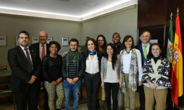 Muñoz recibe a seis estudiantes Iberoamericanos becados por la Agencia de Cooperación Internacional