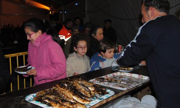 Valencia de Alcántara despide el Carnaval con una degustación de más de 130 kilos de sardinas
