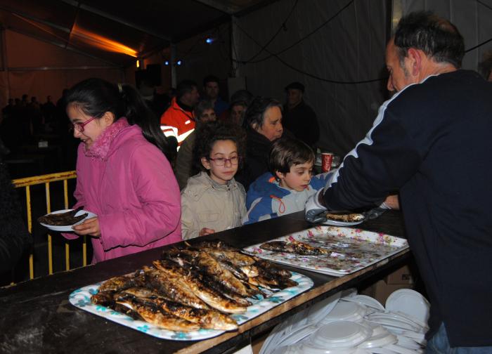 Valencia de Alcántara despide el Carnaval con una degustación de más de 130 kilos de sardinas