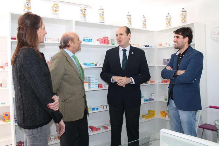 Hernández Carrón inaugura el botiquín farmacéutico de Valdencín que presta servicios a 400 vecinos