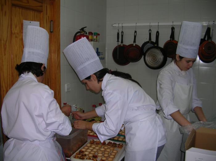 La Escuela Profesional Dual la Encina IV de Olivenza forma a alumnos en albañilería y cocina