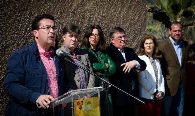 Mercedes Morán destaca las ayudas al sector apícola y que Europa avala la labor de los apicultores extremeños