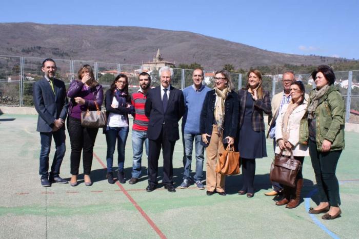 Nogales da a conocer la “solución integral” de la comarca de Sierra de Gata a su comunidad educativa