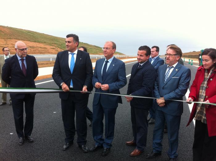 José Antonio Monago inaugura el tramo de la vía EX–A1 que une Coria con  Moraleja