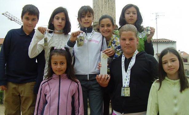 Un equipo de 10 alumnas del colegio Virgen de Argeme son campeonas de Extremadura en Deporte de Orientación