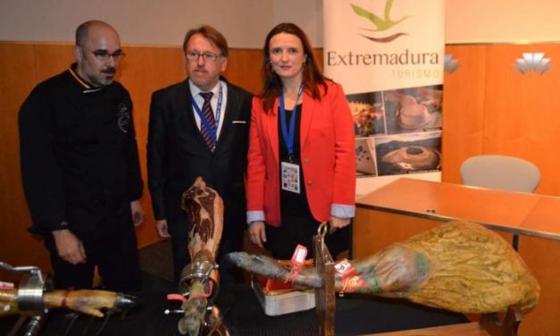 Del Moral lleva a Extremadura como referente del turismo interior a la Feria de Turismo de Barcelona
