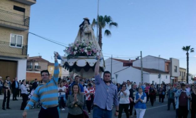 Cientos de personas en Moraleja participan en la procesión en honor a la Virgen de la Vega