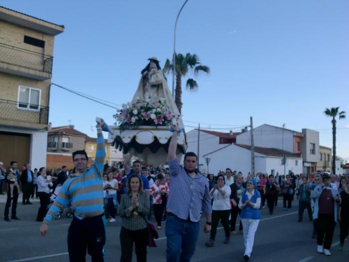 Cientos de personas en Moraleja participan en la procesión en honor a la Virgen de la Vega