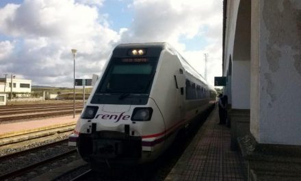 Un total de 50 viajeros disfruta de la experiencia de los Trenes Turísicos en Valencia de Alcántara