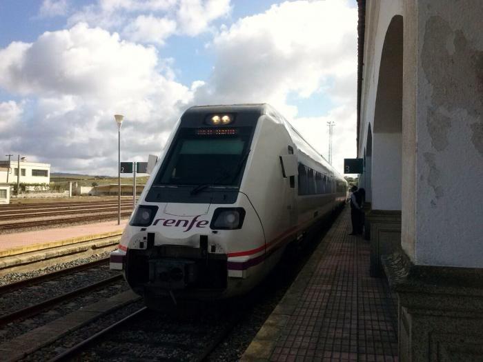 Un total de 50 viajeros disfruta de la experiencia de los Trenes Turísicos en Valencia de Alcántara