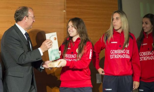 El presidente Monago participa en los Premios ‘Me gusta el Fútbol’ organizados por Onda Cero Mérida