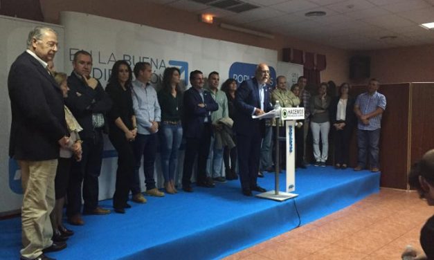 Laureano León reitera en Moraleja la apuesta del PP por la «cercanía, esfuerzo y humildad» de sus candidatos