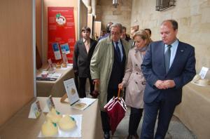 El presidente Monago destaca la amplia tradición quesera de Extremadura en la Feria del Queso de Trujillo