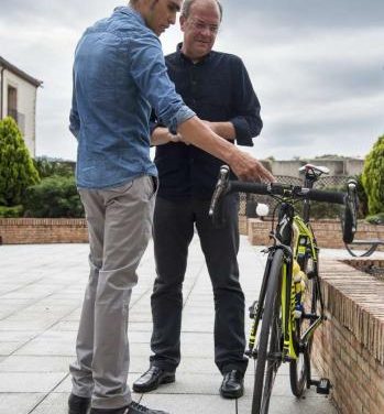 El presidente José Antonio Monago mantiene un encuentro con el ciclista Alberto Contador