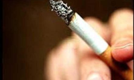 Una tesis demuestra la prevalencia del consumo del tabaco entre los universitarios extremeños