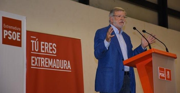 Ibarra ensalza en un mitin  la cualificación de la candidata socialista a la alcaldía de Zarza La Mayor