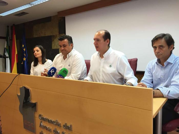 Hernández Carrón destaca la vuelta a la normalidad del servicio de oncología del Hospital de Coria